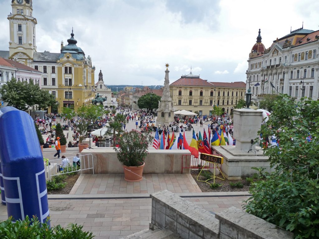 Sprindivõistlused toimuvad enamasti linnamaastikel Pecs'i keskvaljak, Ungari.