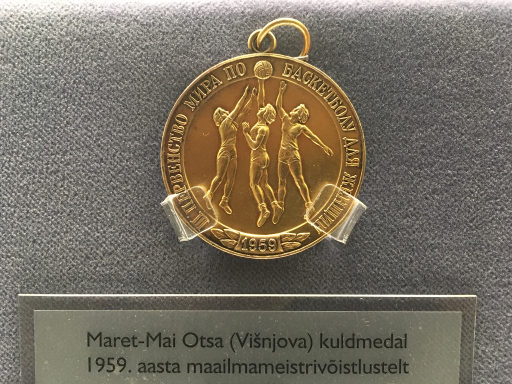 Maailmameistrivõistluste kuldmedal (1959) Eesti spordi- ja olümpiamuuseumi näitusel