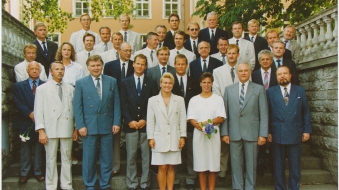 Barcelona 1992. aasta suveolümpiamängudel võistelnud Eesti sportlased riigijuhtide vastuvõtul Kadrioru lossipargis.