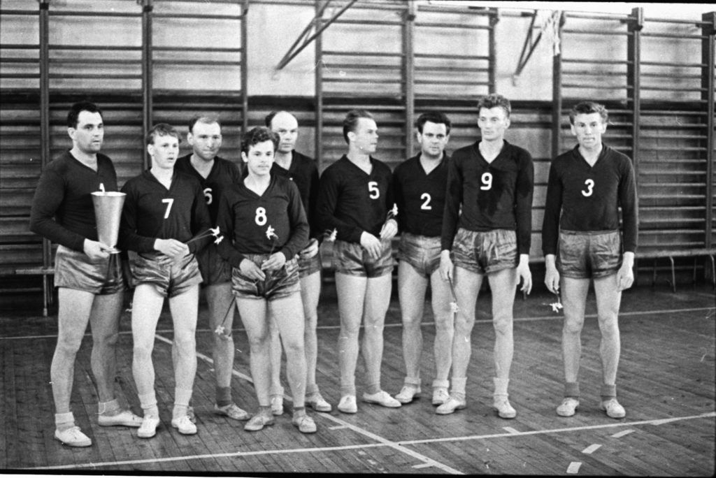 1965. aasta Eesti karikavõitjad, paremalt esimene tuntud kergejõustiklane Toomas Berendsen, tema kõrval Nõukogude Liidu koondisesse jõudnud Peet Raig.
