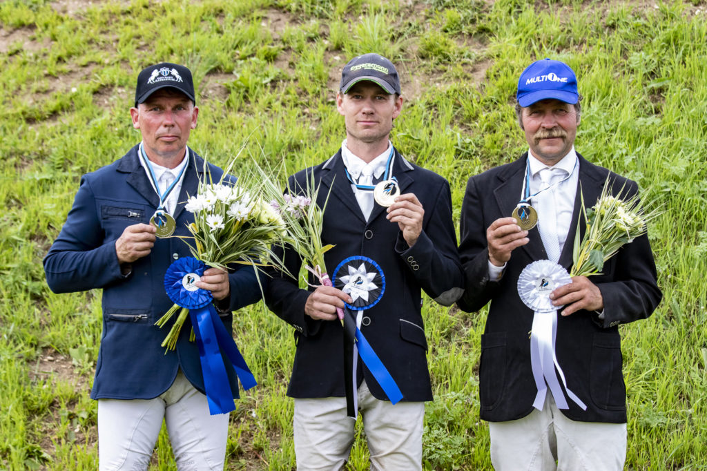 EMV medalikolmik, vasakult Hõim, Kallas, Kaasiku 