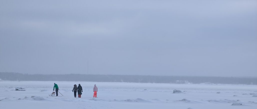 merejääl tõukekelkudega