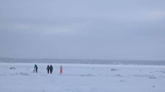 merejääl tõukekelkudega